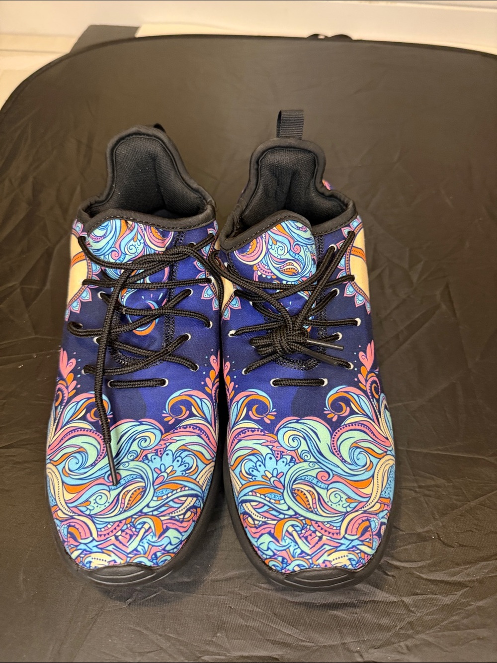 Women’s 10.5 women’s Swirl Pattern Athletic Shoes - Blue lightweight cool